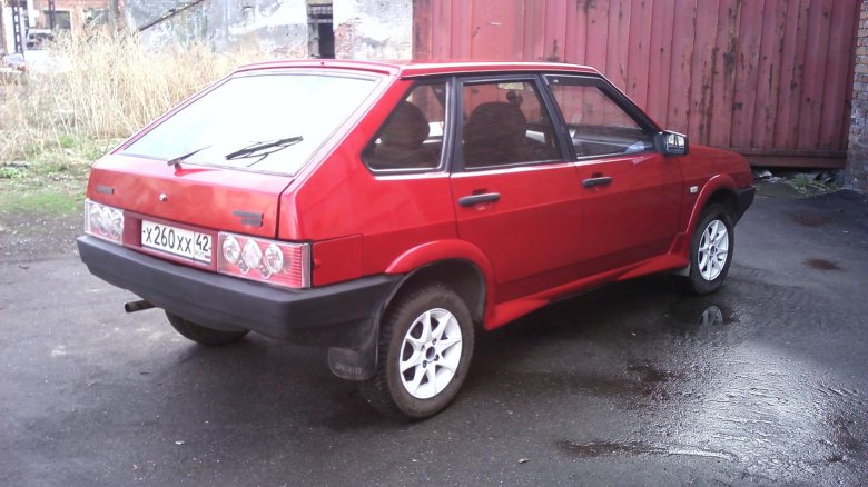 Красная ваз 2109