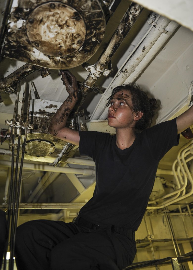 Механик на корабле