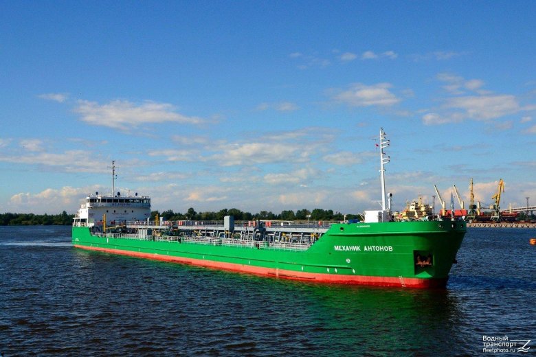 Танкер механик погодин