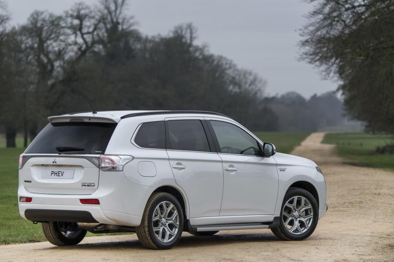 Mitsubishi outlander phev 2015