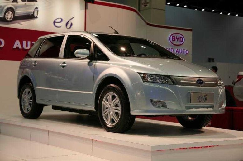 Китайский электромобиль byd e6