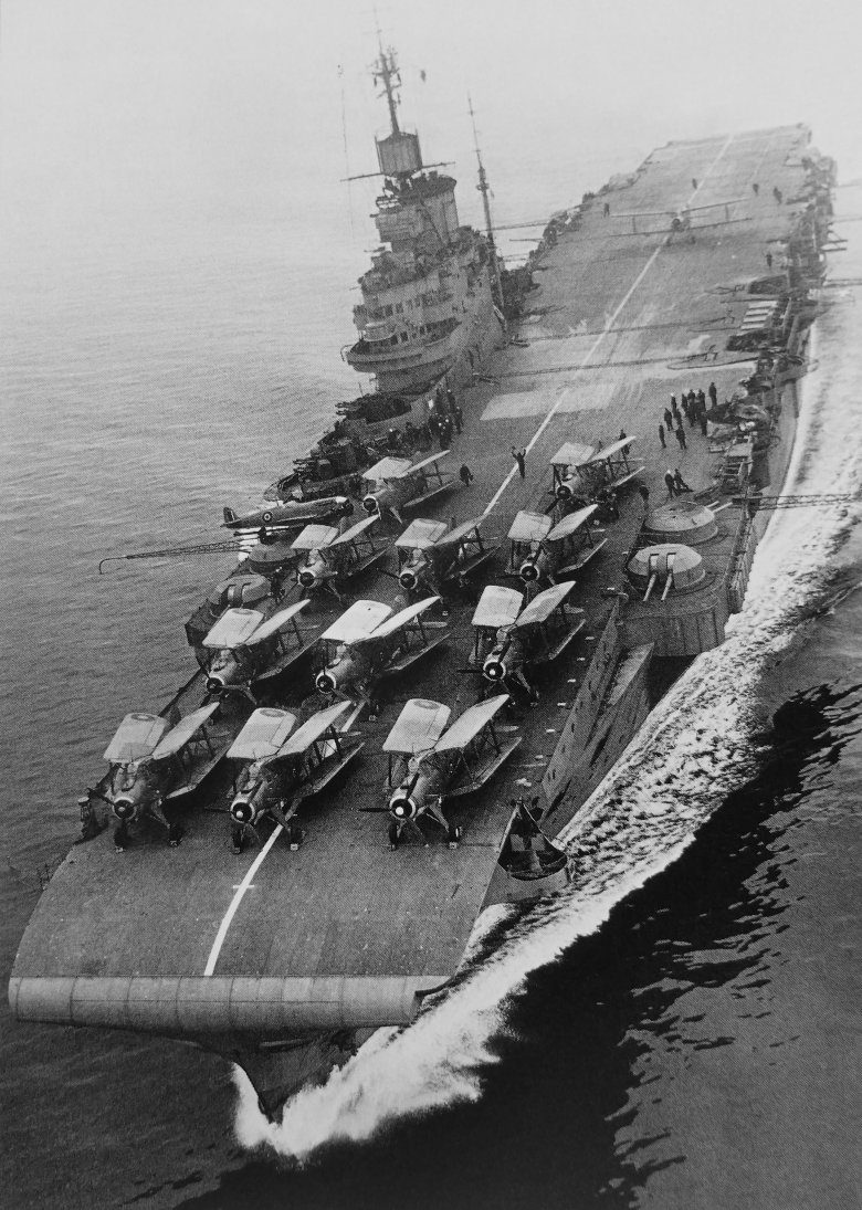 Авианосец индомитебл