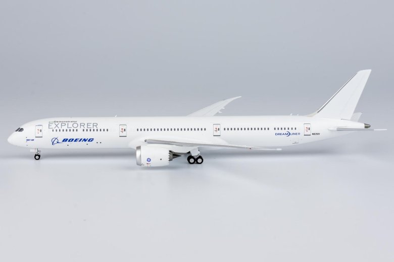 Модель самолета boeing 787