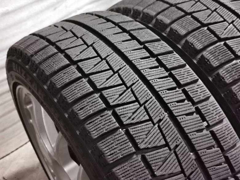 Зимние шины bridgestone blizzak revo gz 215