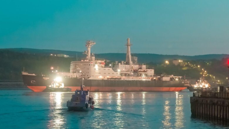 Атомный ледокол ленин