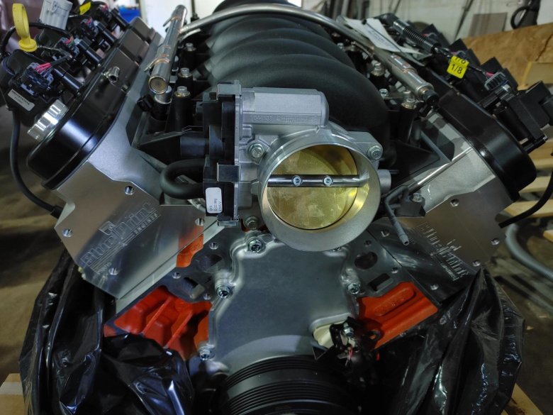 V 8 двигатель