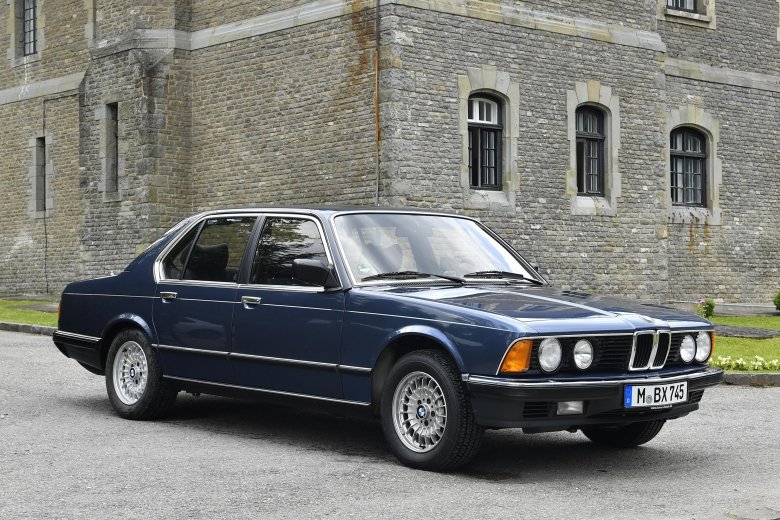 Старая бмв 7