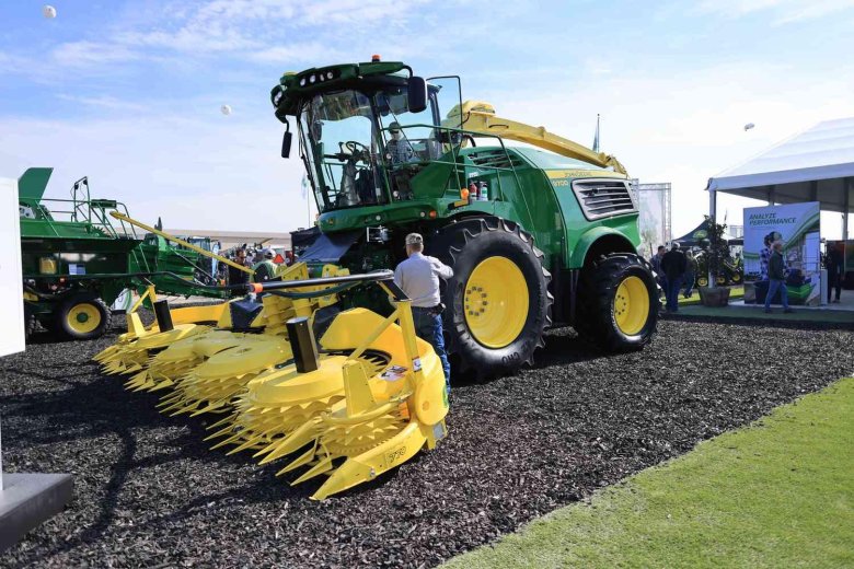 Кормоуборочный комбайн джон дир