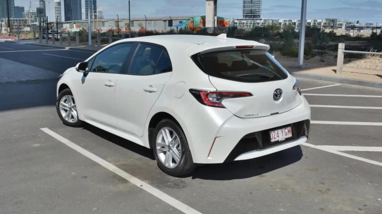 Toyota corolla e210 хэтчбек