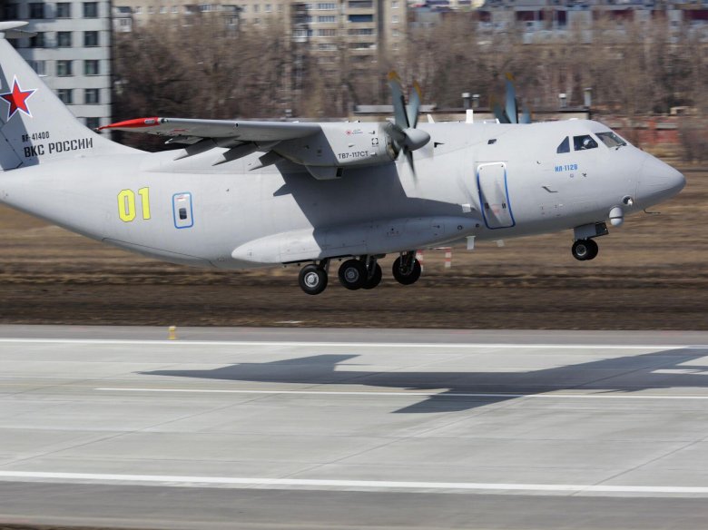 Ил 212 военно транспортный самолёт