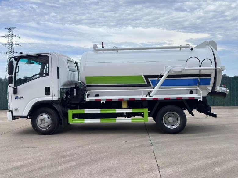 Грузовики и спецтехника