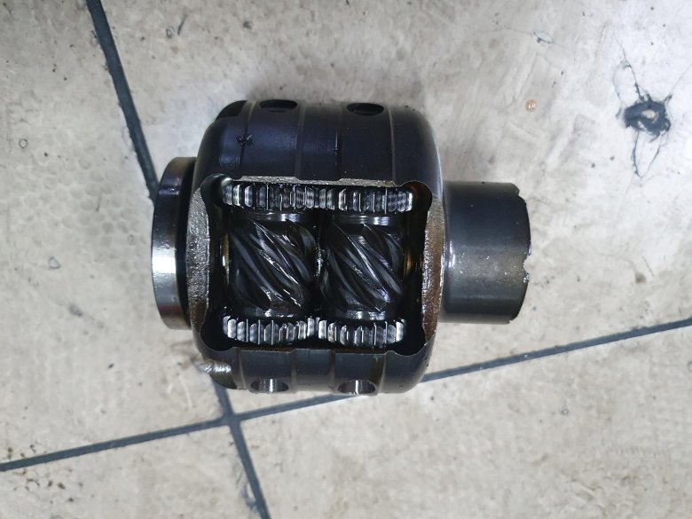 Самоблокирующийся дифференциал