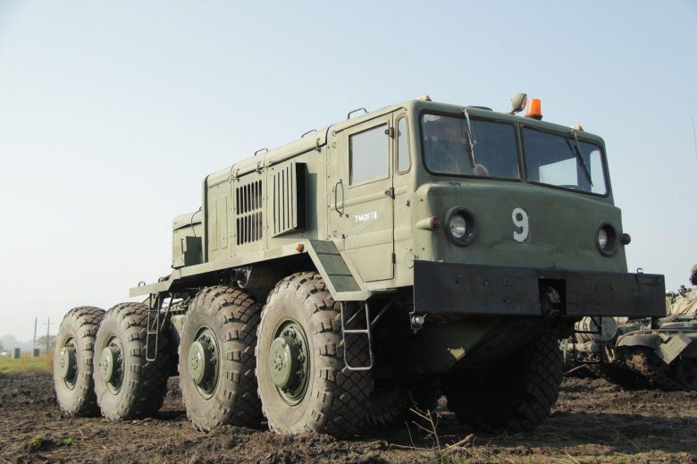 Военный тягач зил 135