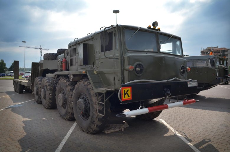 Маз военный тягач 537