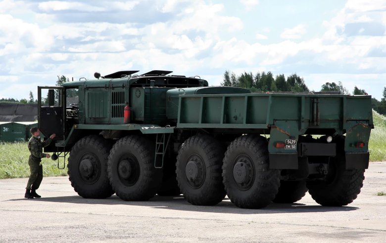 Маз военный тягач 537