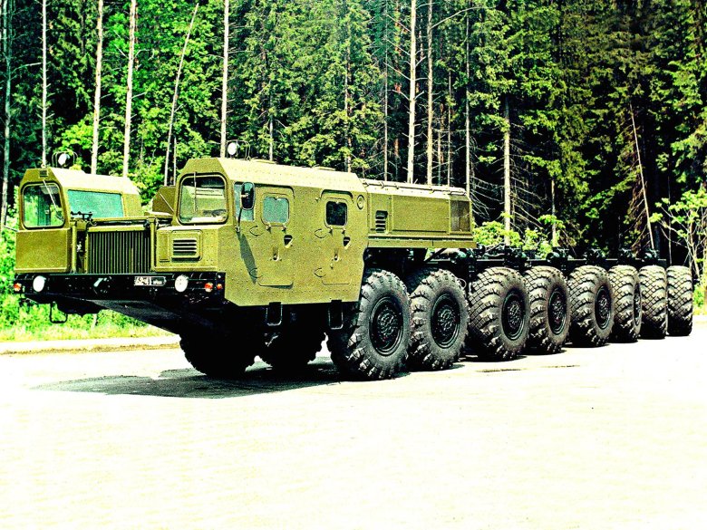 Тягач мзкт-79221