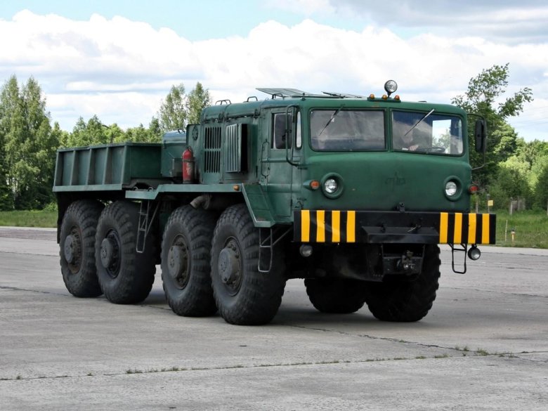 Военный тягач маз