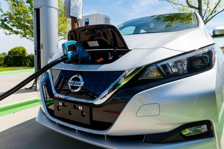 Nissan leaf charger