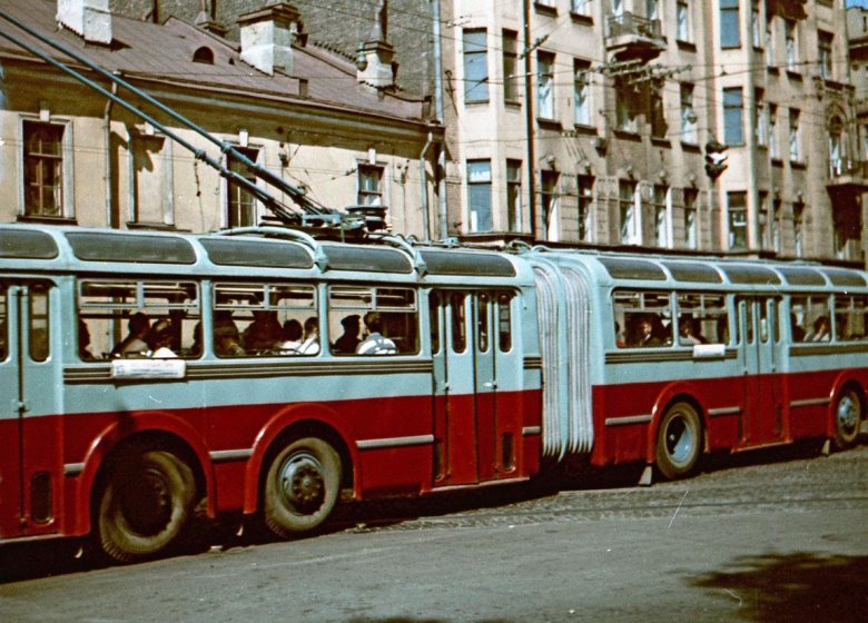 Сочлененный троллейбус сварз