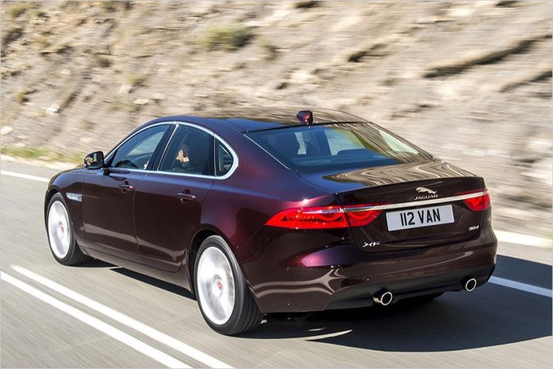 Jaguar xf 2016 red