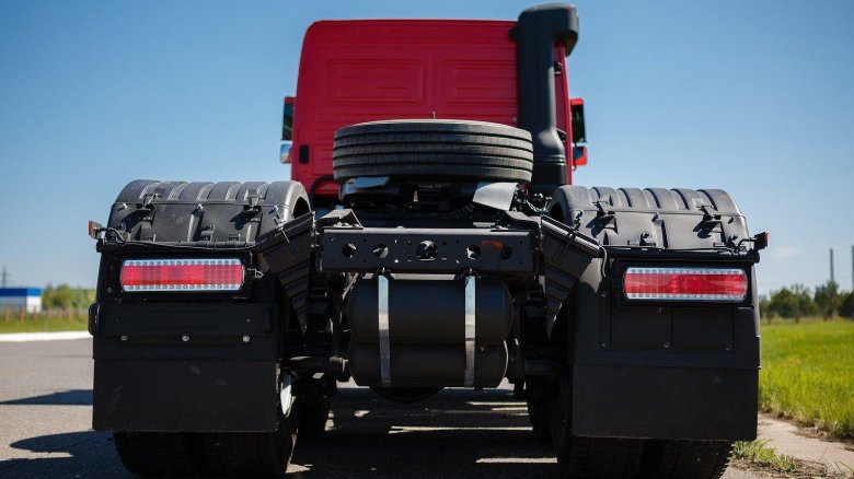 Седельный тягач камаз 65806