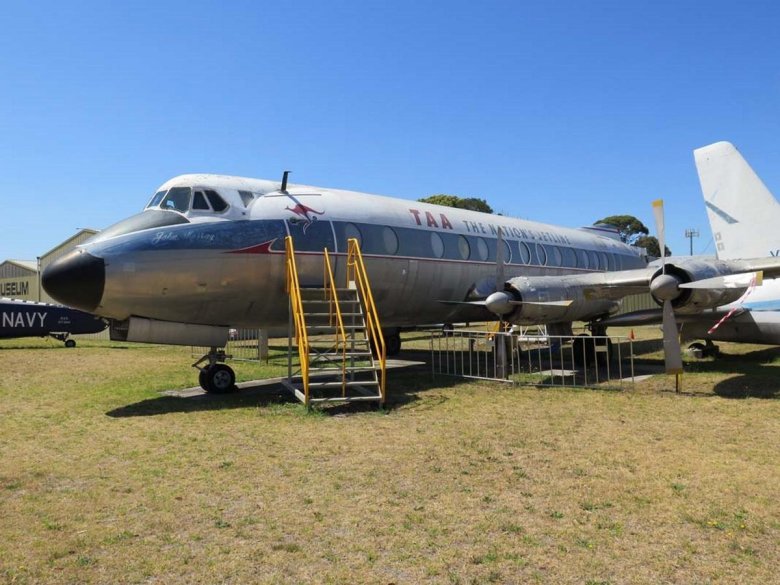 Lockheed l-1049 super constellation