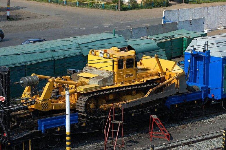 Бульдозер восстановительного поезда