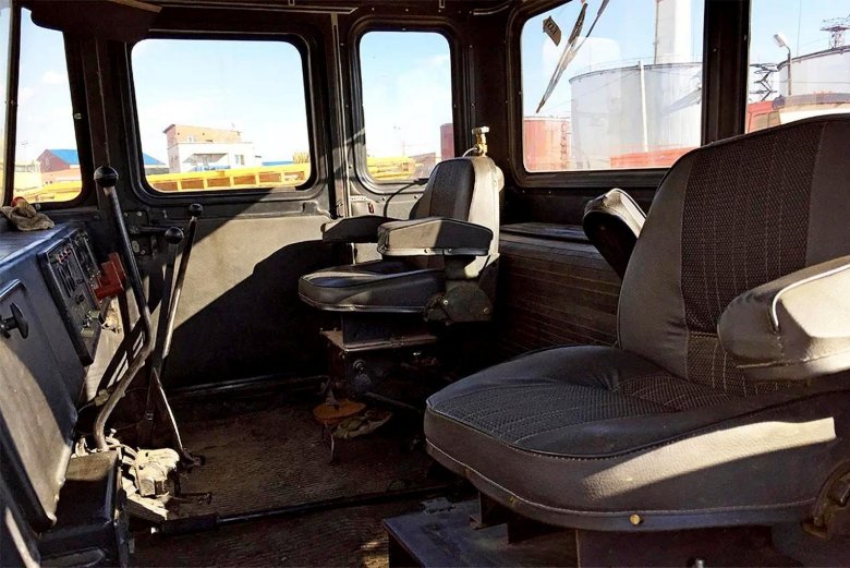 Бульдозер дэт 250 в кабине