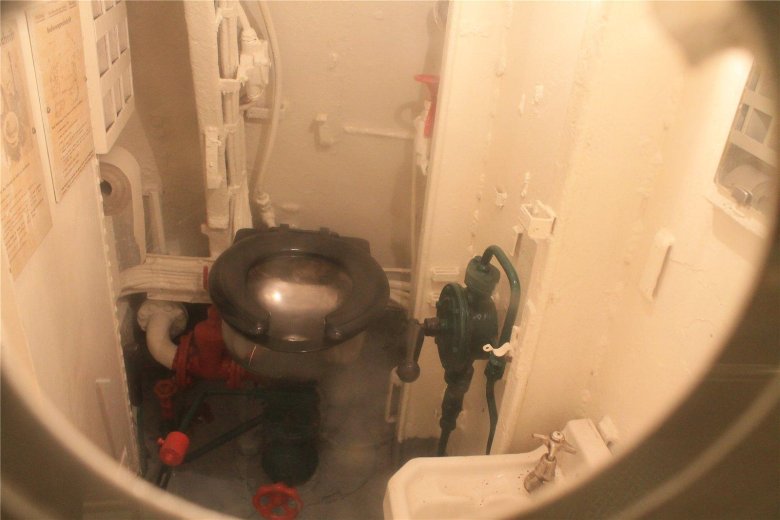 Гальюн на подводной лодке