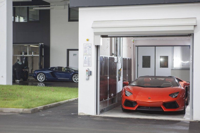 Lamborghini aventador roadster