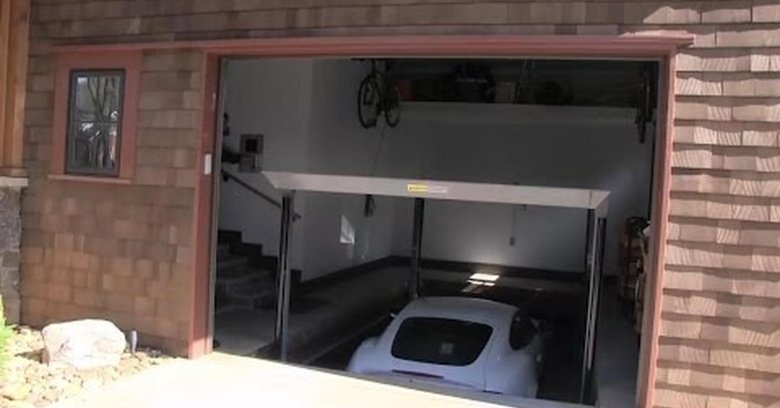 Гараж в частном доме