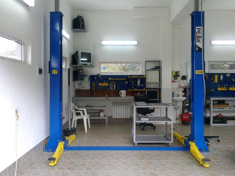Подъемник для автосервиса