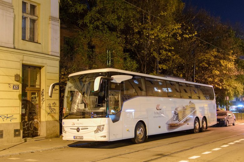 Автобус mercedes benz tourismo
