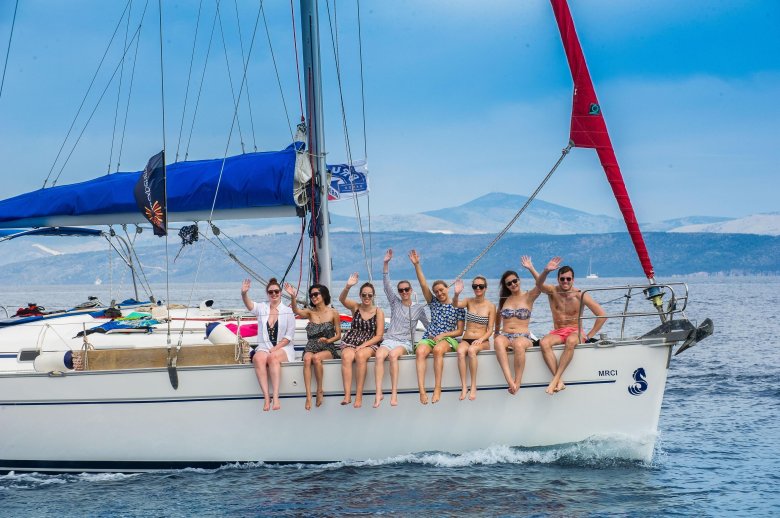 Яхта парусная