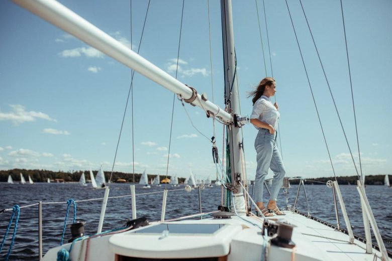 Под парусами