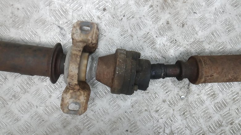 Карданный вал передний