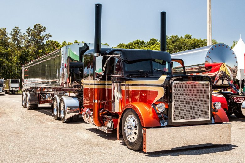 Американский грузовик peterbilt