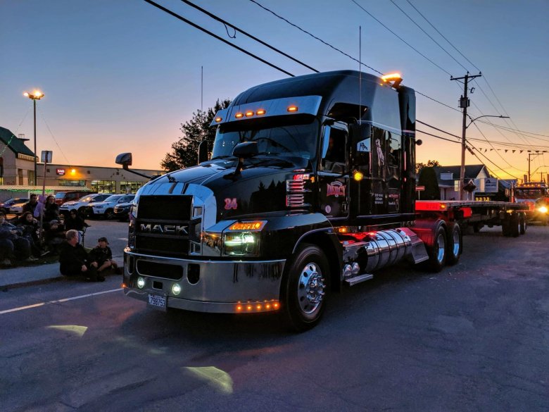 Тягач mack 2020