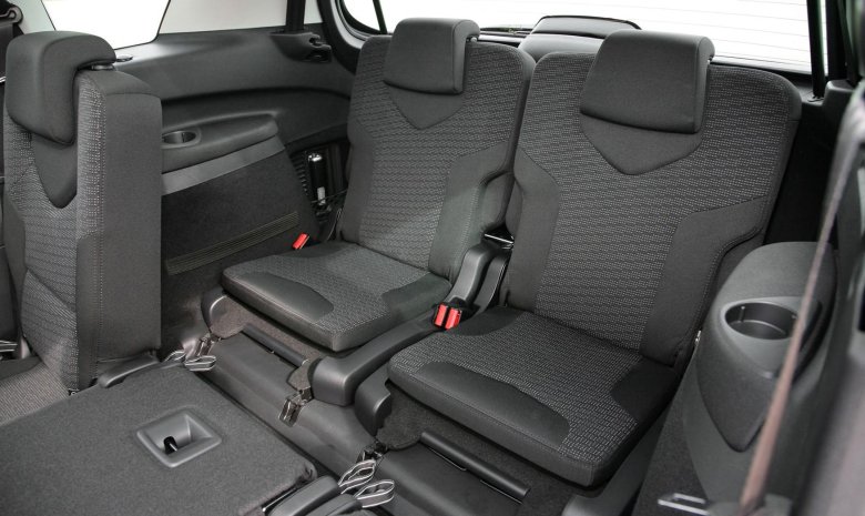 Пежо 5008 третий ряд