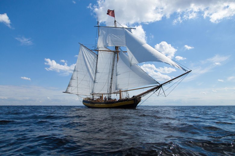 Двухмачтовая парусная шхуна «грумант-58»