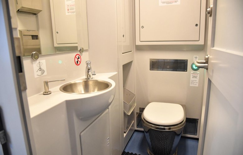 Поезд ласточка туалет