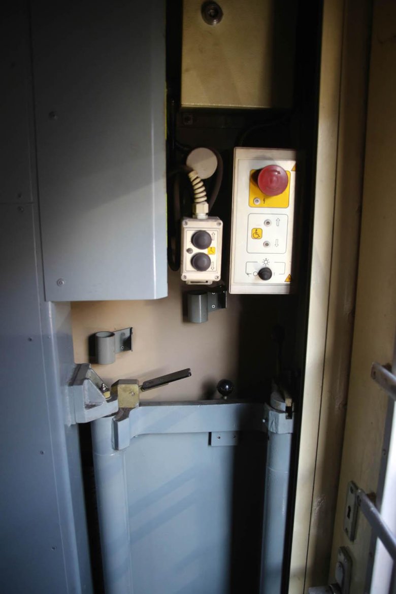 Купе проводника вагона твз