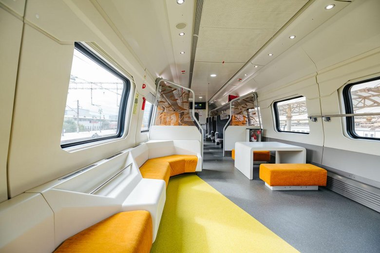 Двухэтажный вагон тмх