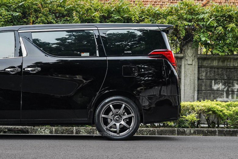 Alphard hybrid