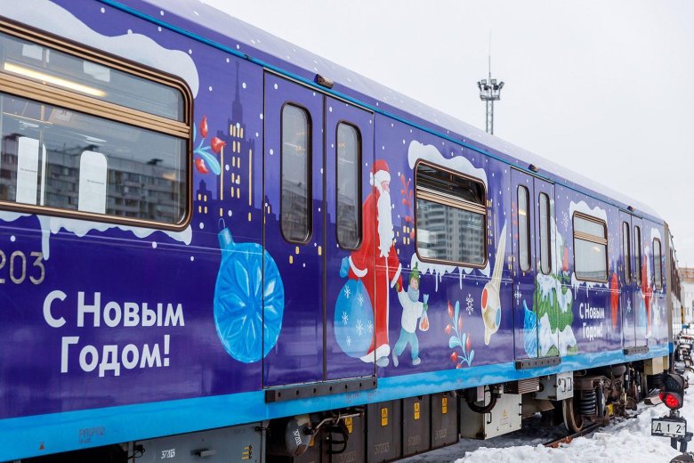 Новогодний поезд метро москва