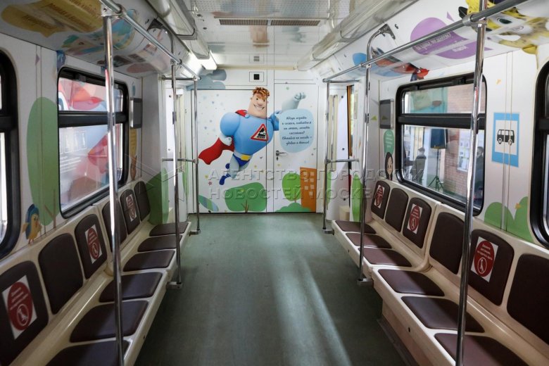 Московское метро поезд