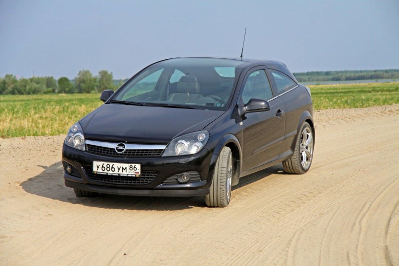 Opel astra gtc 2010