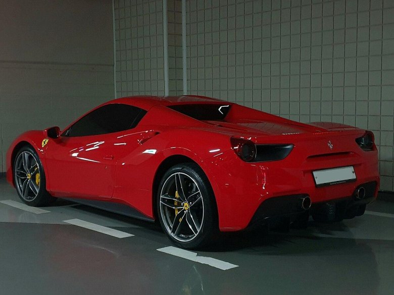 Ferrari f12 berlinetta красная