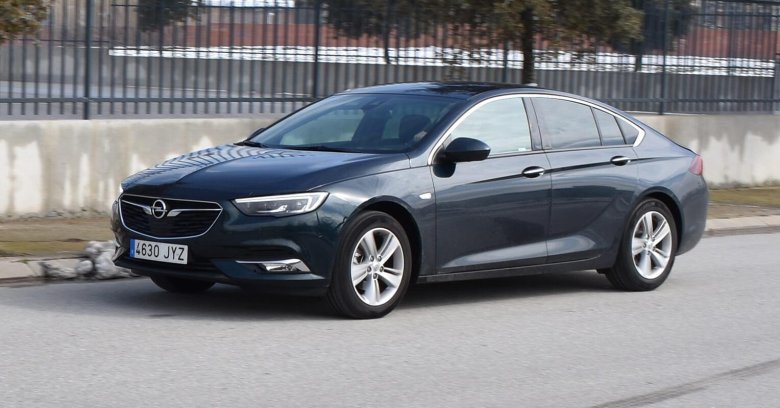 Опель инсигния 2019