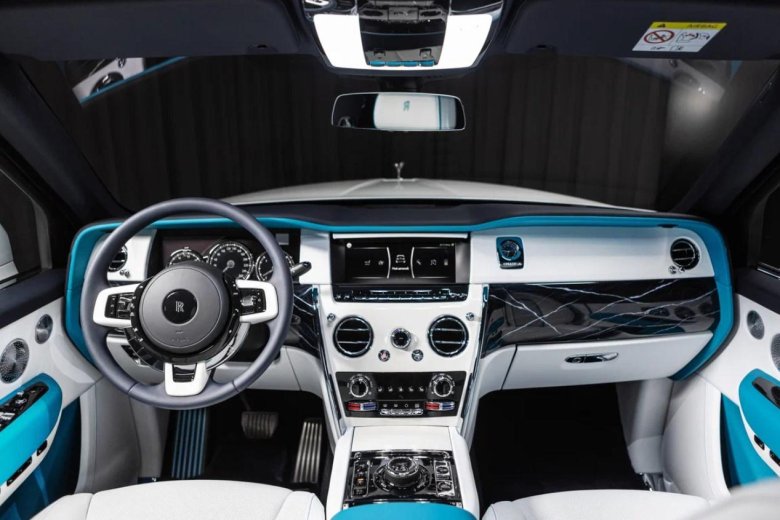 Rolls royce cullinan салон